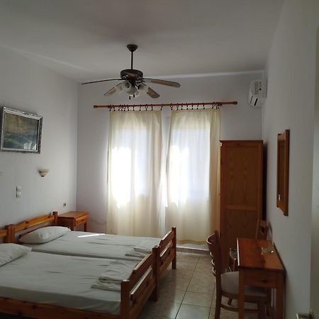 Karagiozos Studios & Apartments Скопелос Екстер'єр фото