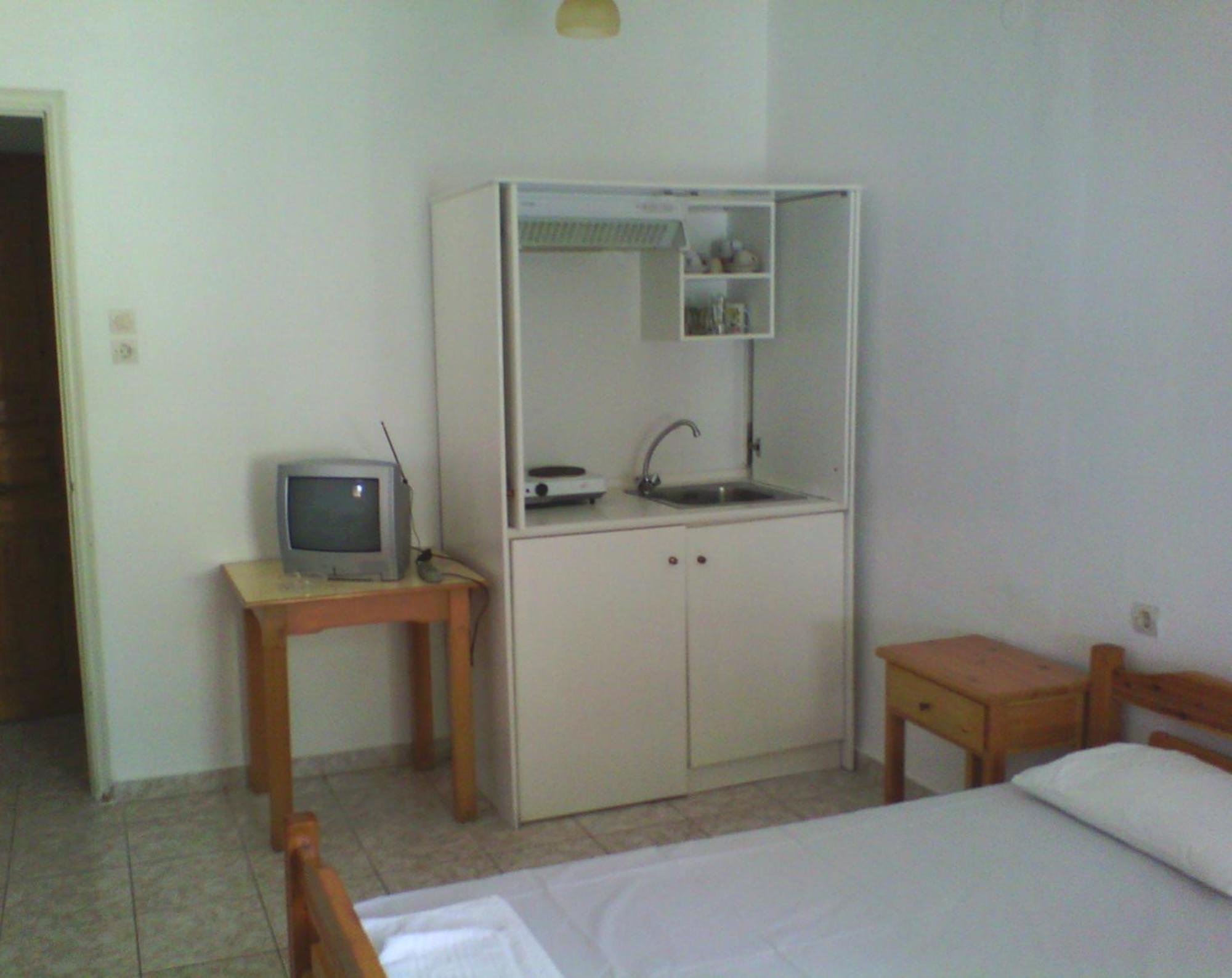Karagiozos Studios & Apartments Скопелос Номер фото