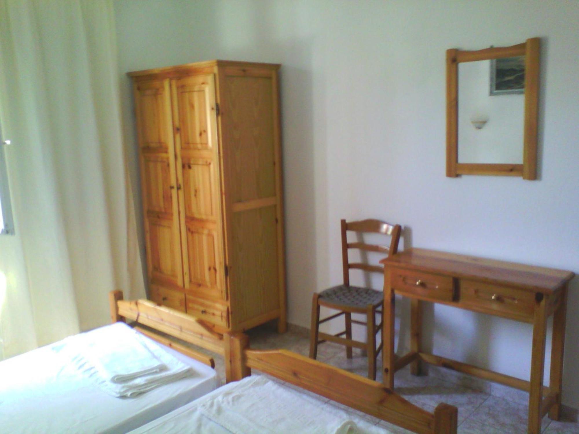 Karagiozos Studios & Apartments Скопелос Номер фото