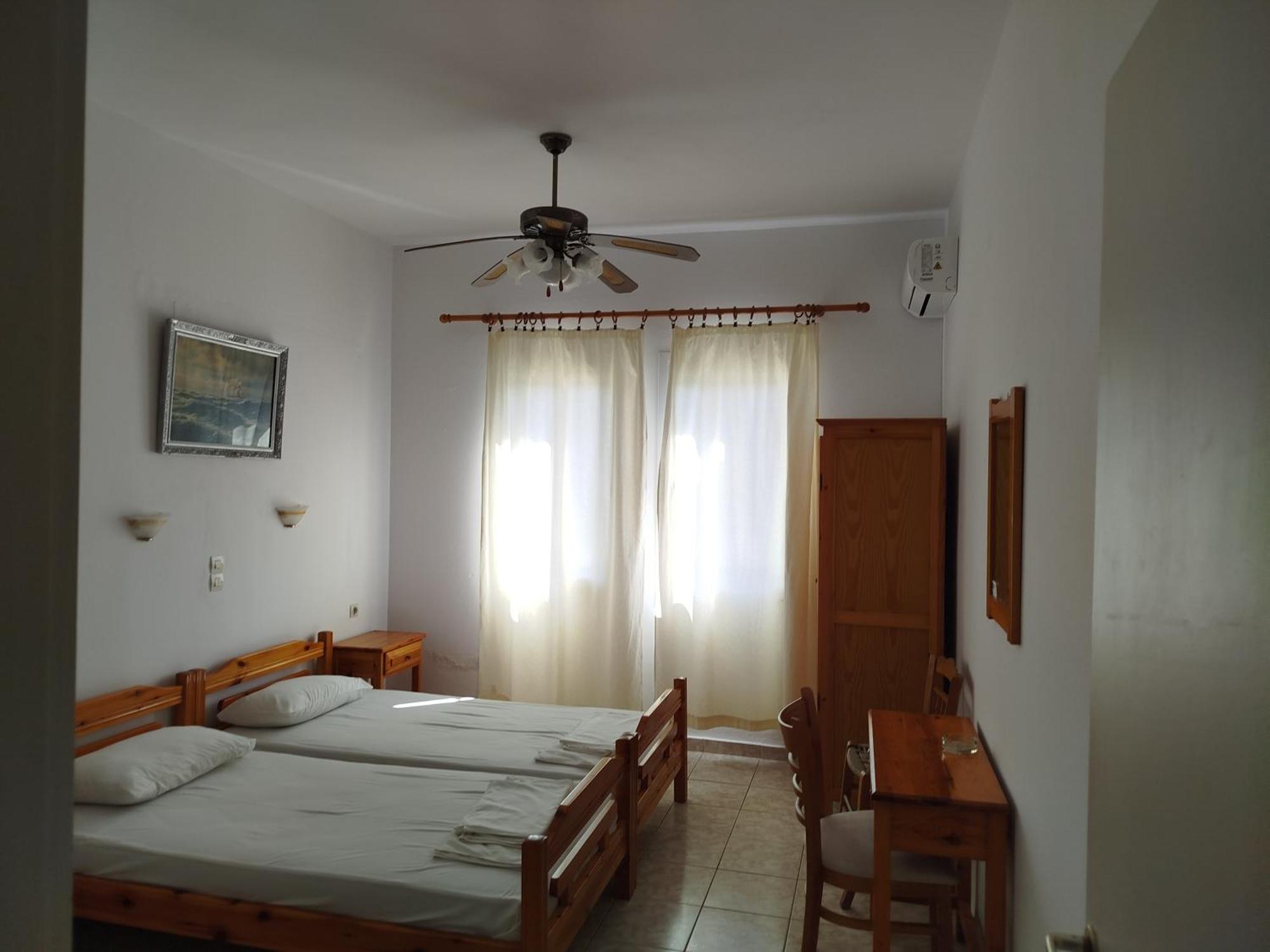 Karagiozos Studios & Apartments Скопелос Екстер'єр фото