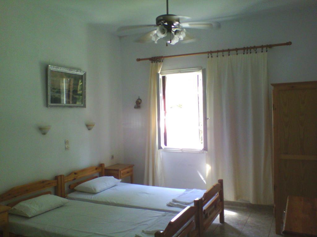 Karagiozos Studios & Apartments Скопелос Номер фото