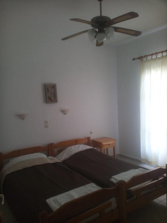 Karagiozos Studios & Apartments Скопелос Екстер'єр фото