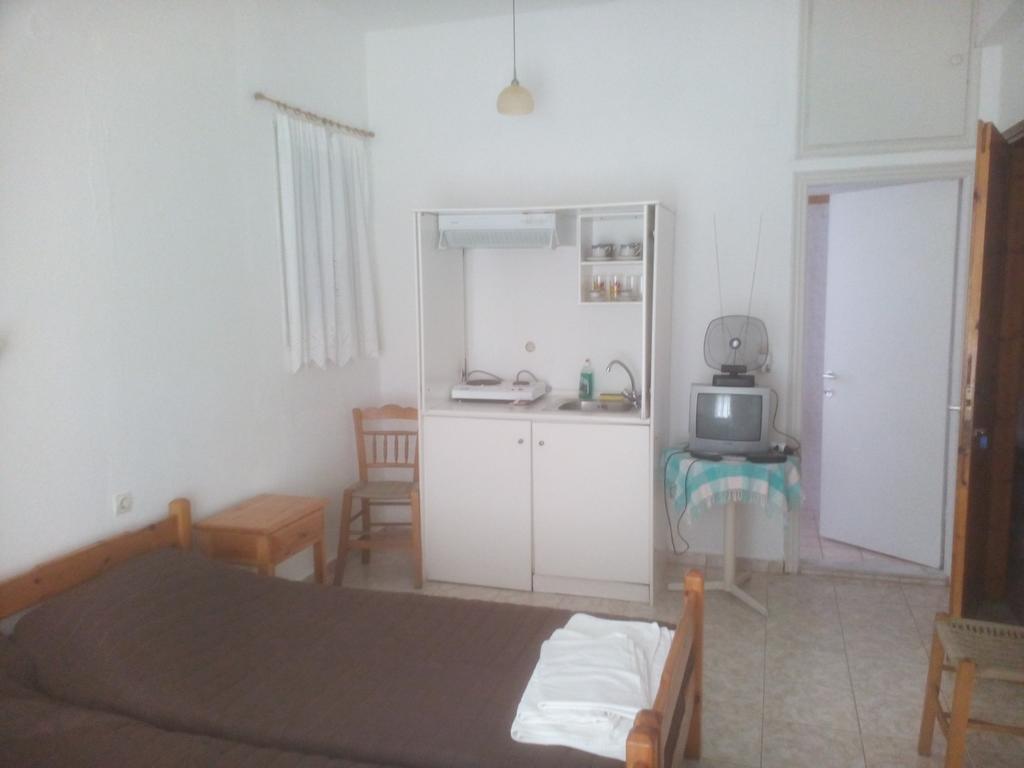 Karagiozos Studios & Apartments Скопелос Екстер'єр фото
