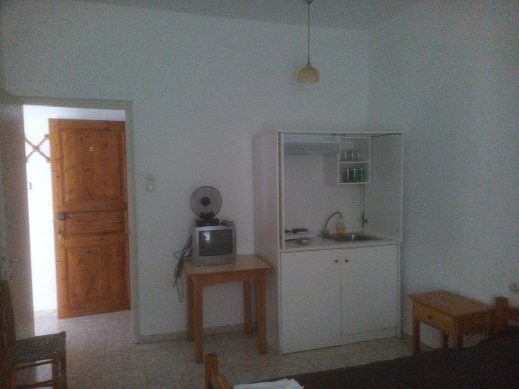Karagiozos Studios & Apartments Скопелос Екстер'єр фото